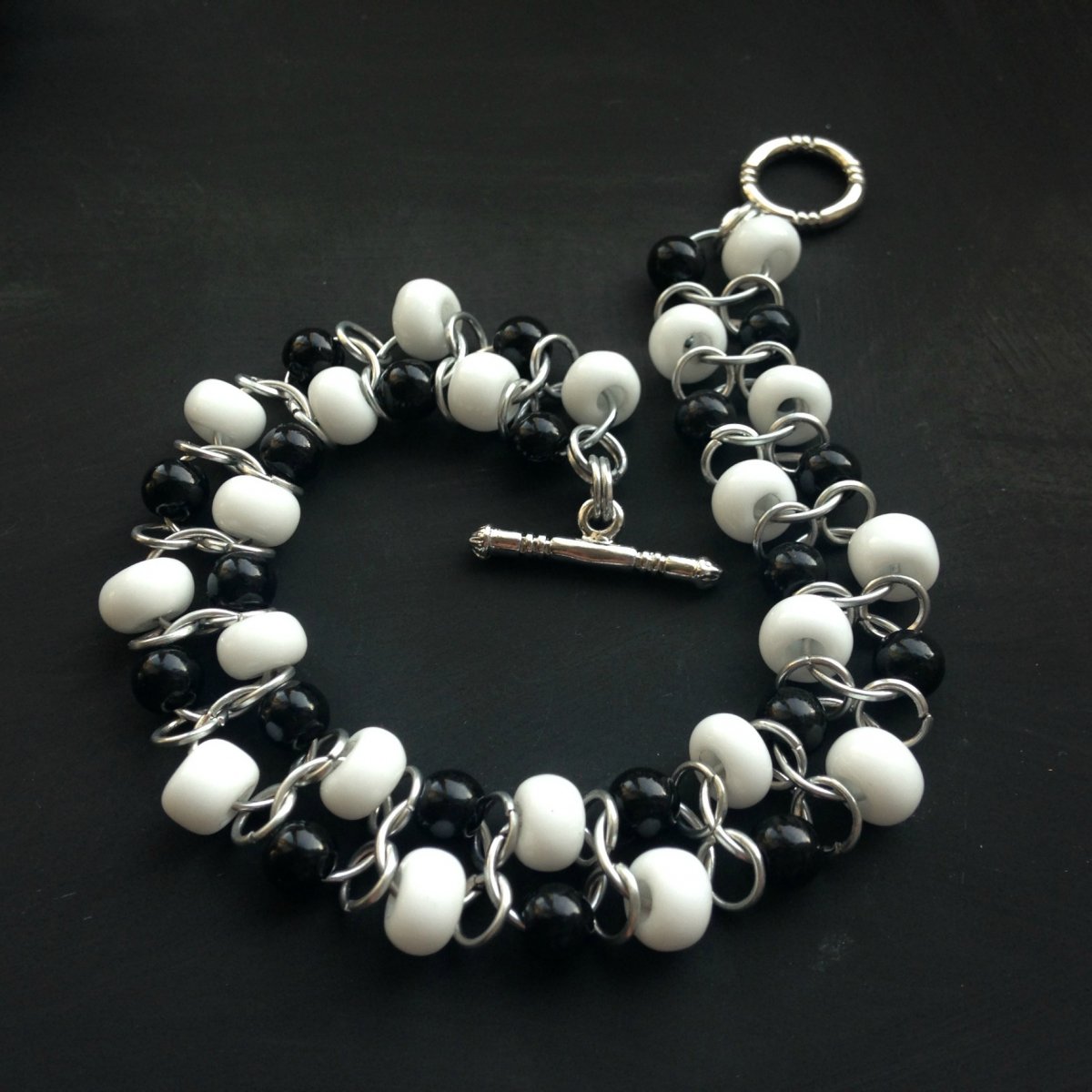 Náramek Černo-bílý had