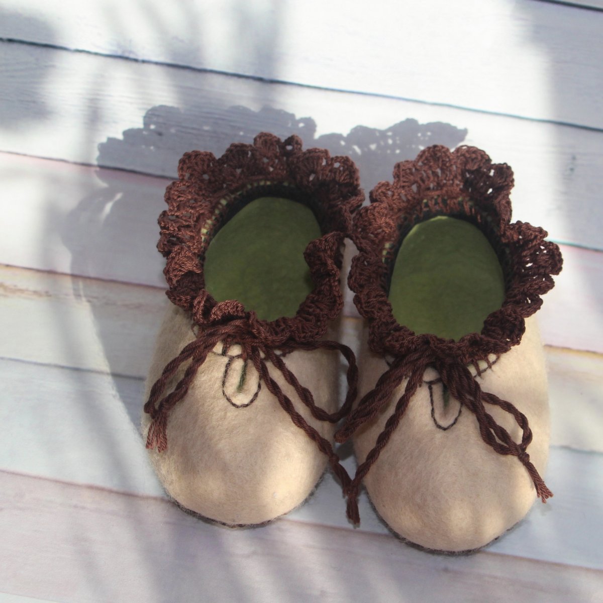 První botičky, mokasínky, bačkůrky - tělové s volánkem