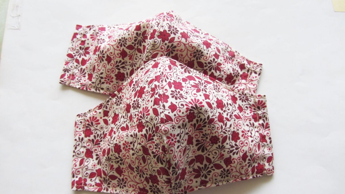 Rouška dvouvrstvá - Červené kytičky