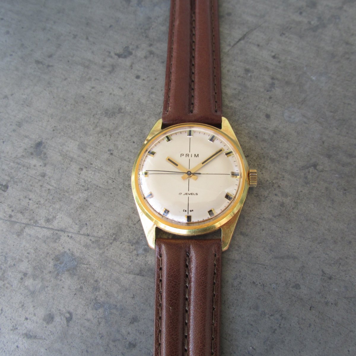 Elegantní zlacené Hodinky Prim z roku 1976 