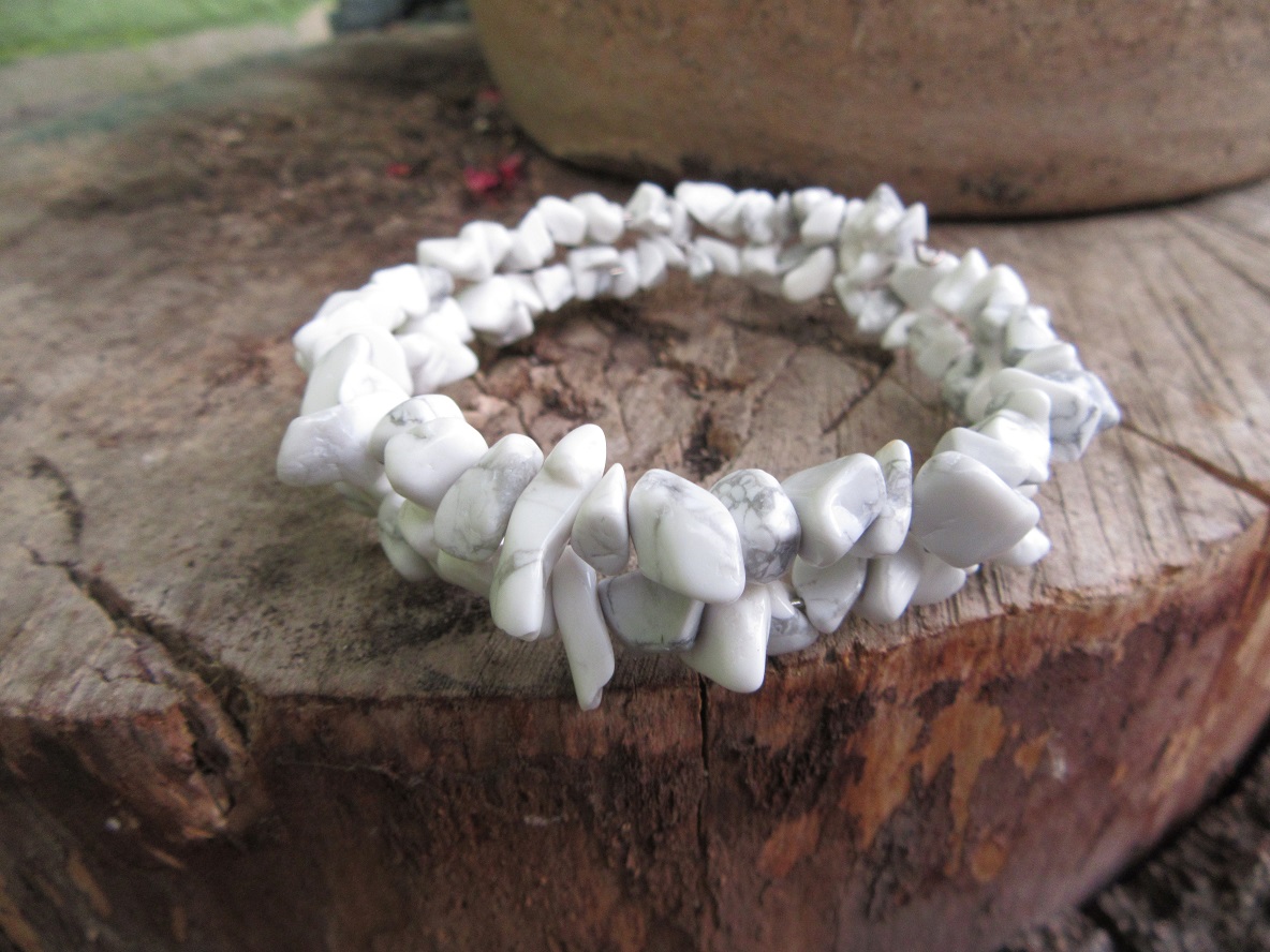 Náramek z magnezitu