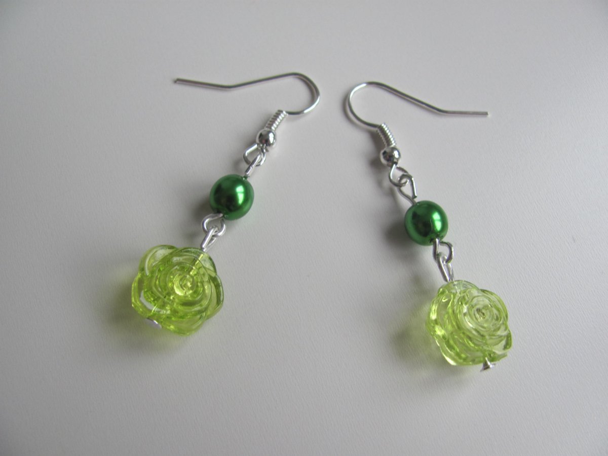 Zelenkavé květinky