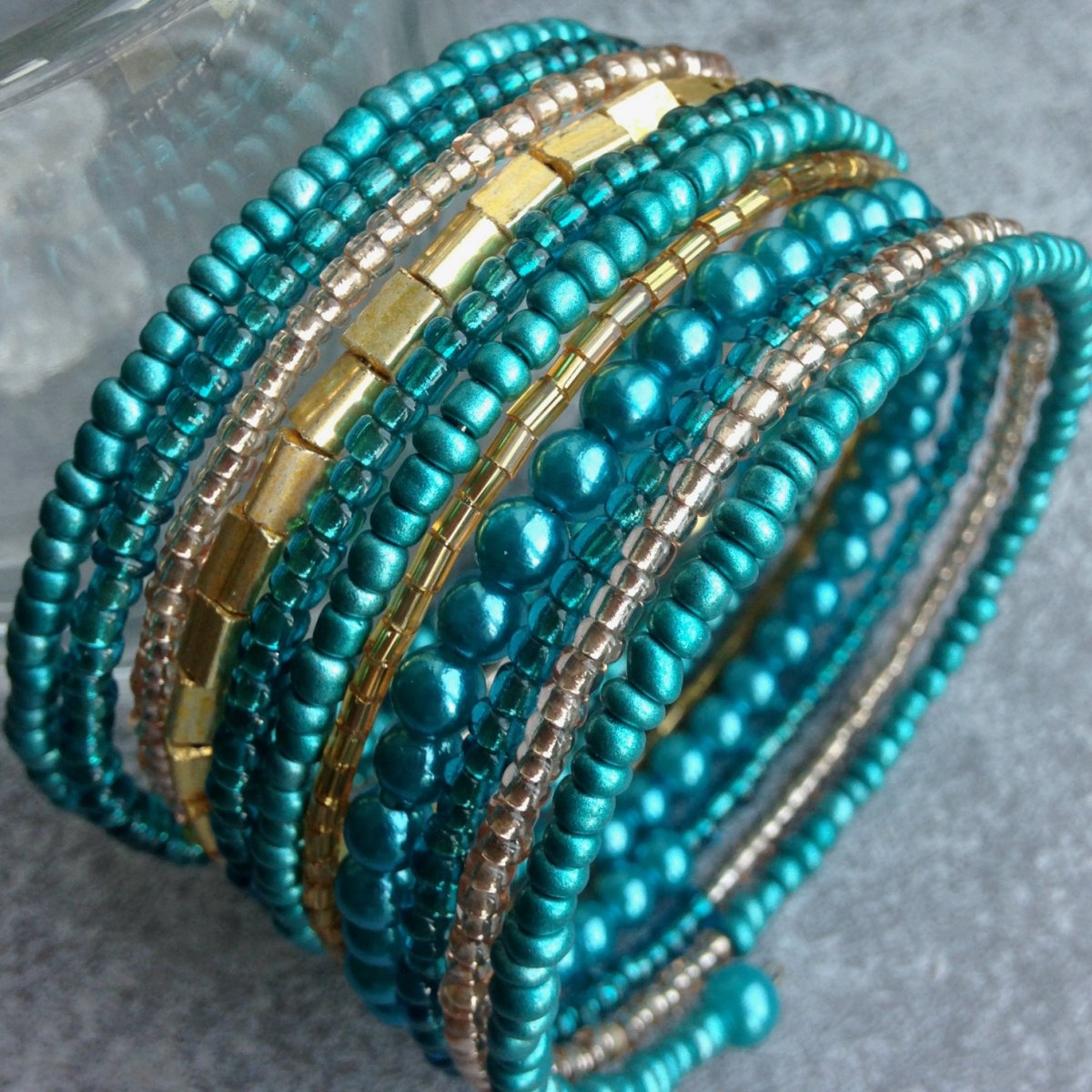 Náramek tyrkysovo zlatý