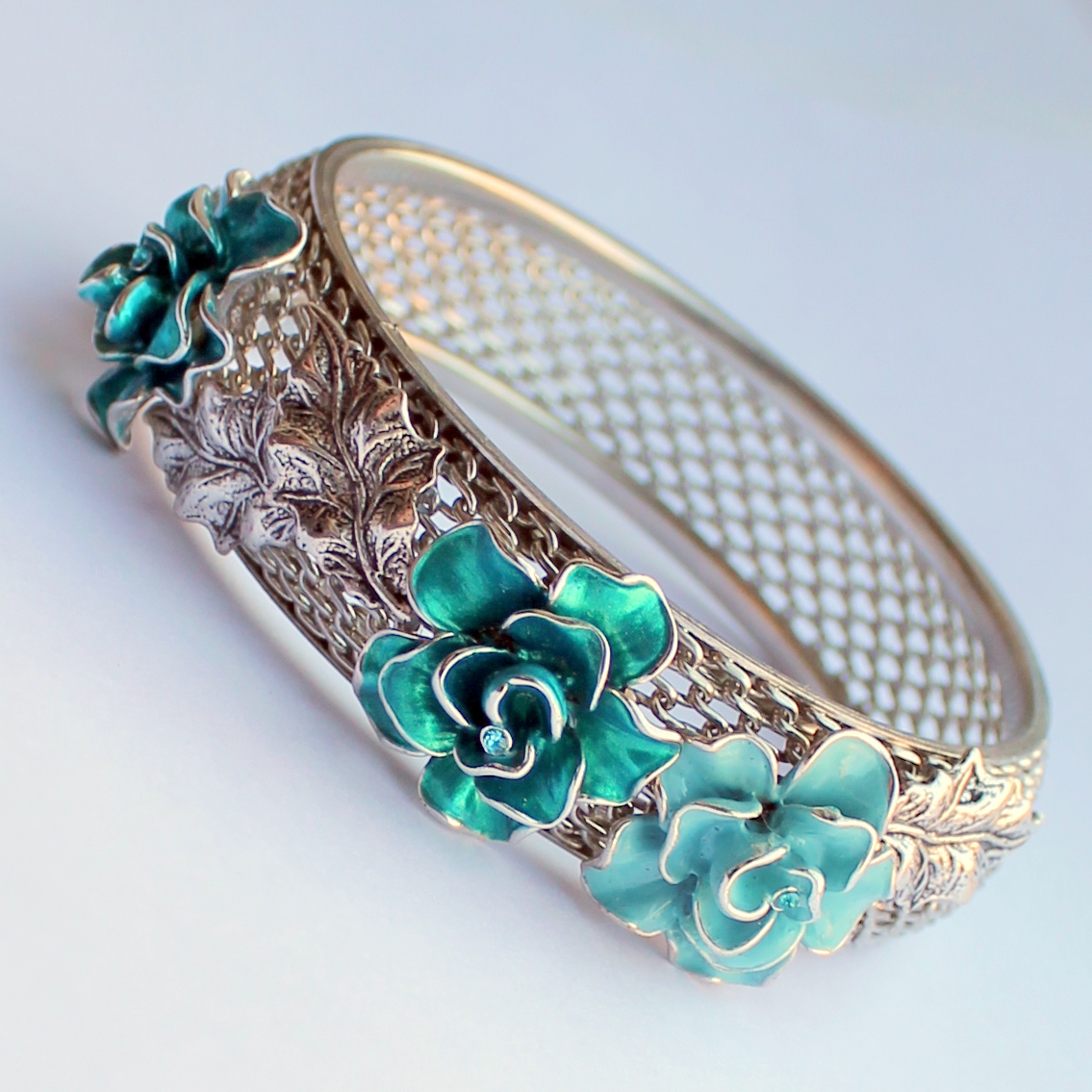 Elegantní kvetoucí náramek