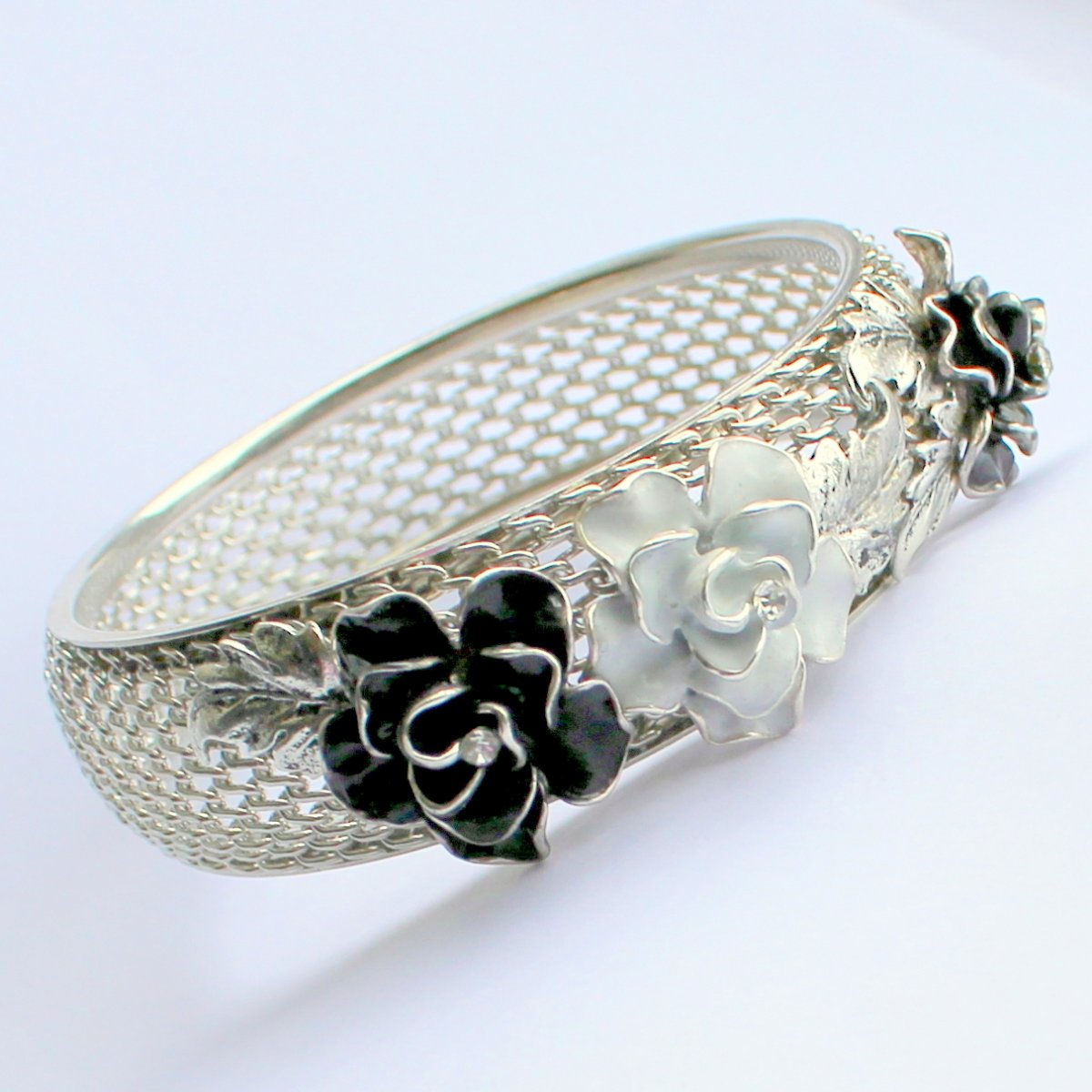 Elegantní kvetoucí náramek