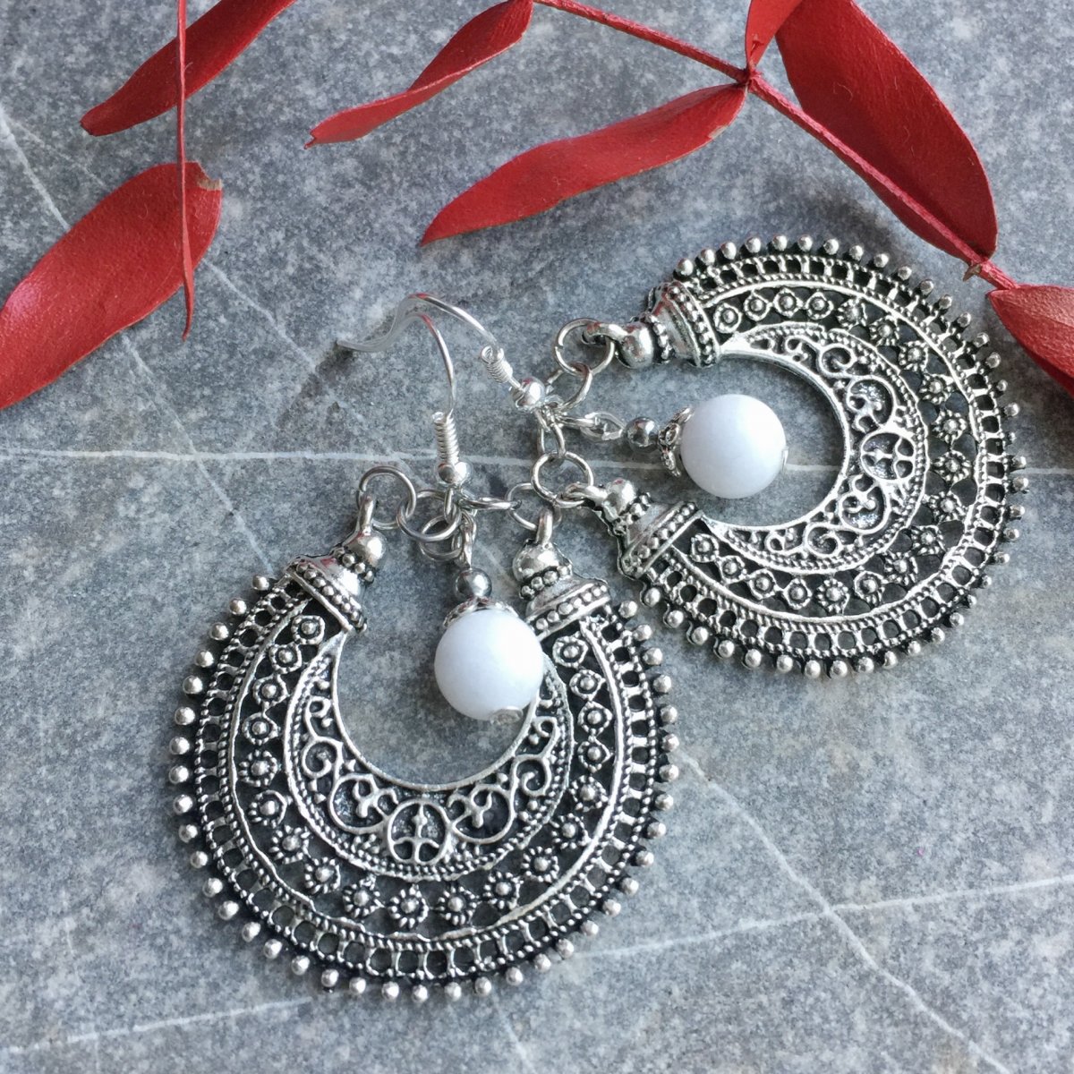 Filigránové kruhy s bílým jadeitem