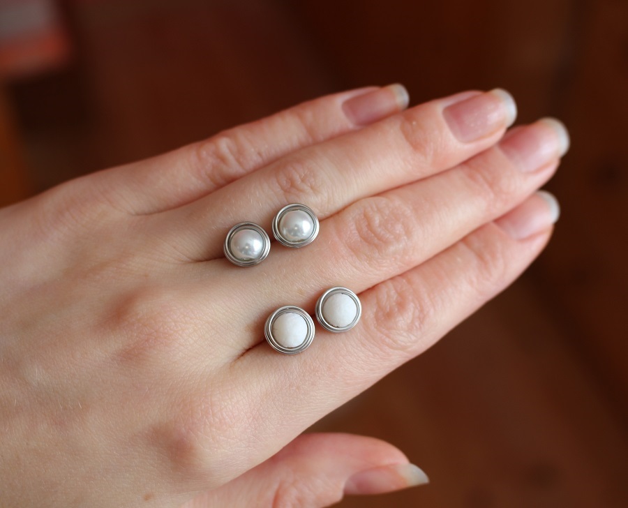 Souprava s bílými perličkami na přání • chir. ocel