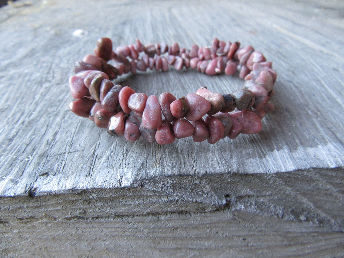 Náramek z rodonitu