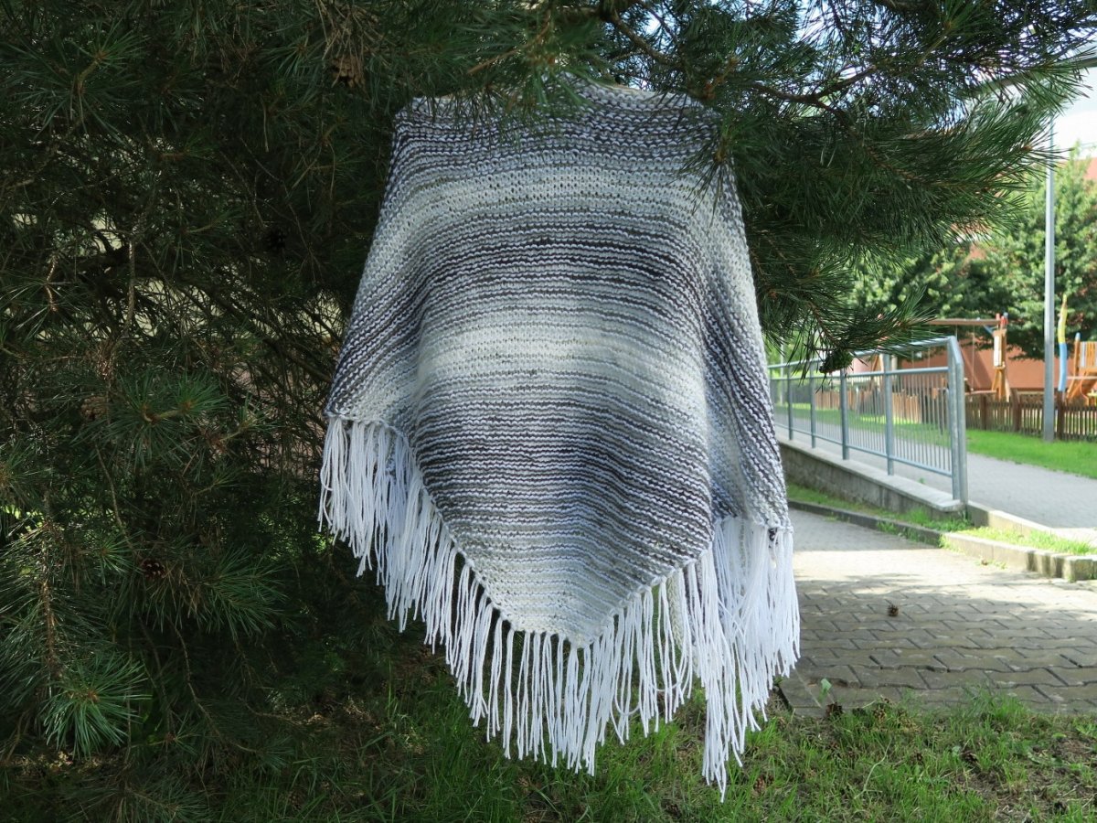 ŠEDOČERNÝ ŠÁTEK