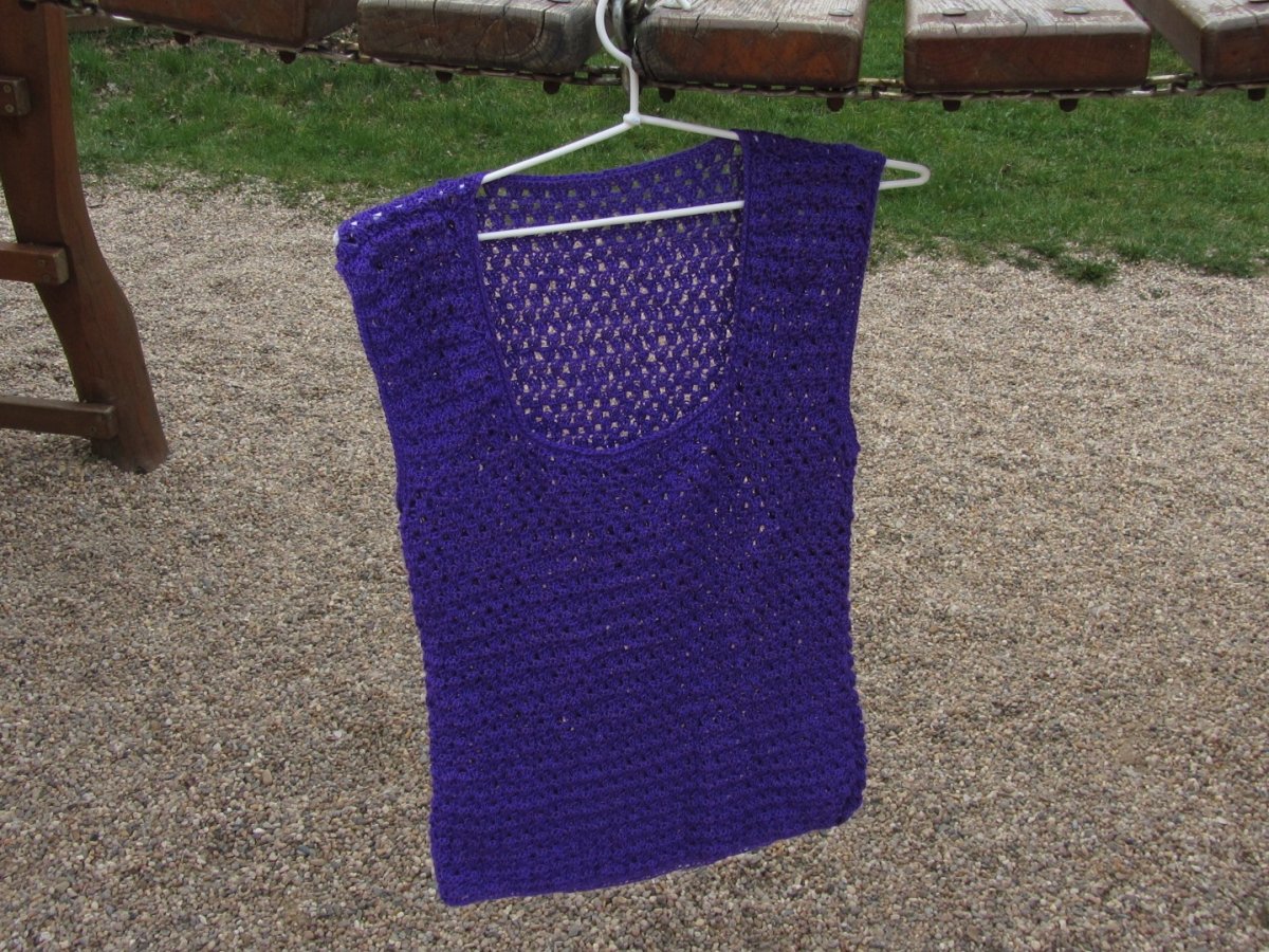 HÁČKOVANÝ TOP "ŠEŘÍKOVÝ" - výprodej