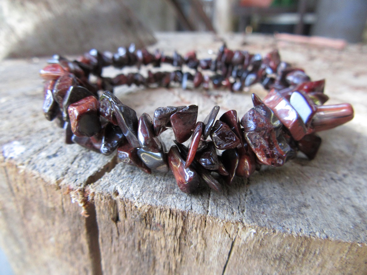 Náramek z jaspisu brekciového