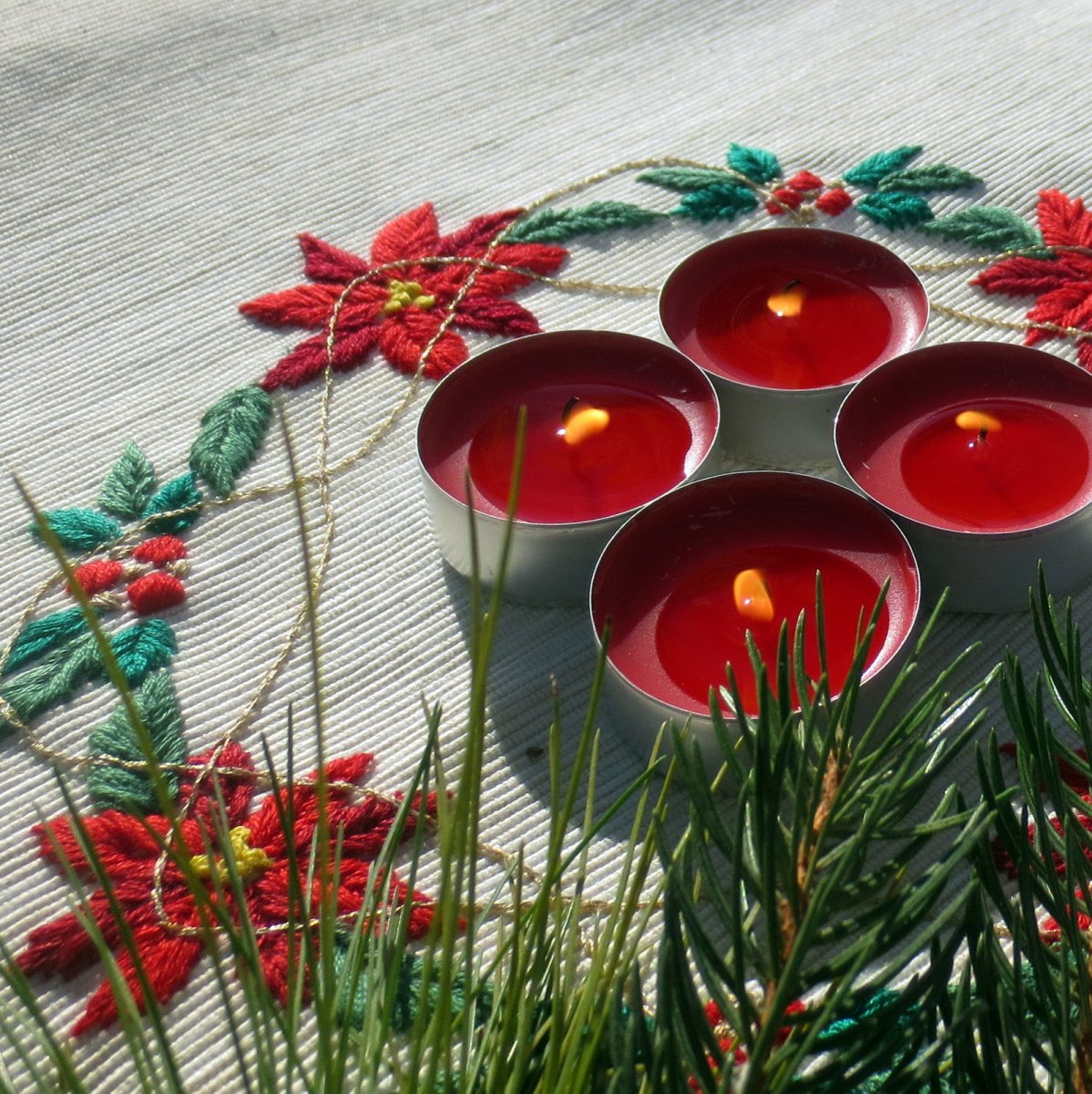 Vyšívaný ubrousek "ADVENT"