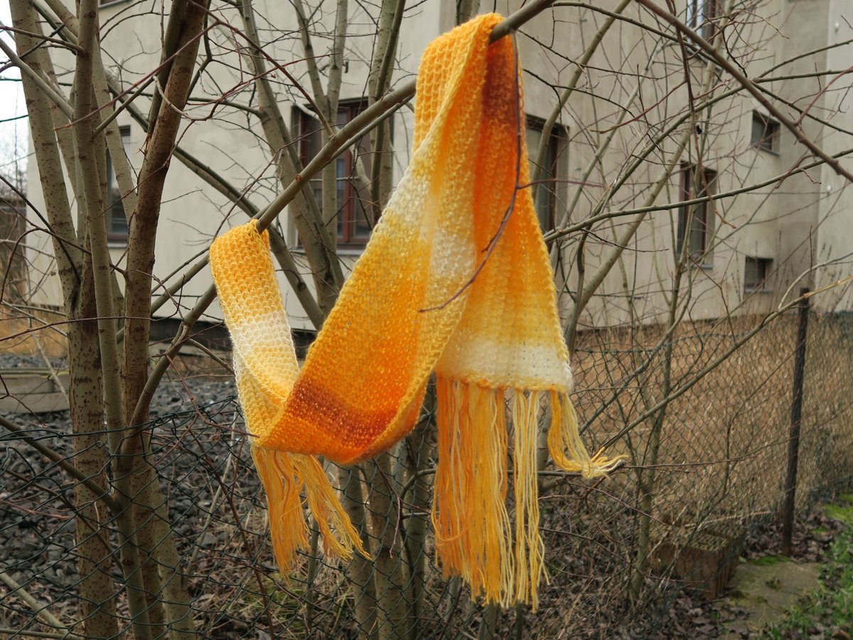 ŠÁLA Z ALPACY A MERINA "V BARVĚ SLUNCE"