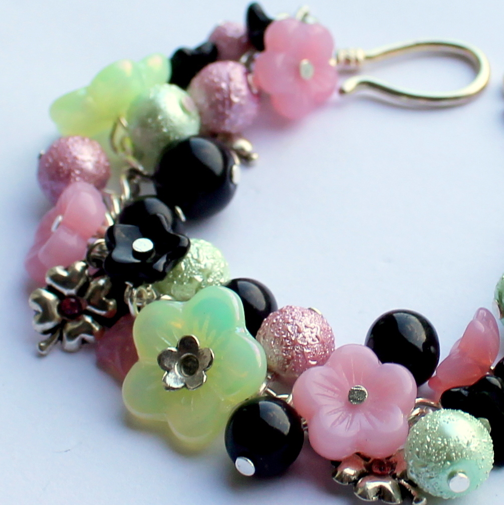 Květinkový náramek