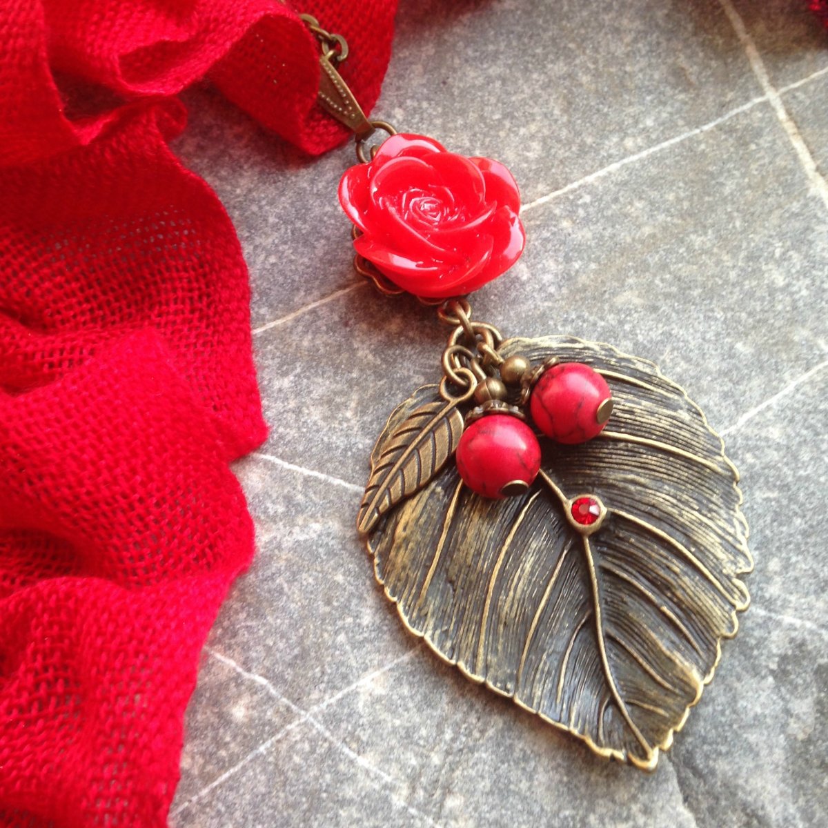 Lístek s červenou růžičkou