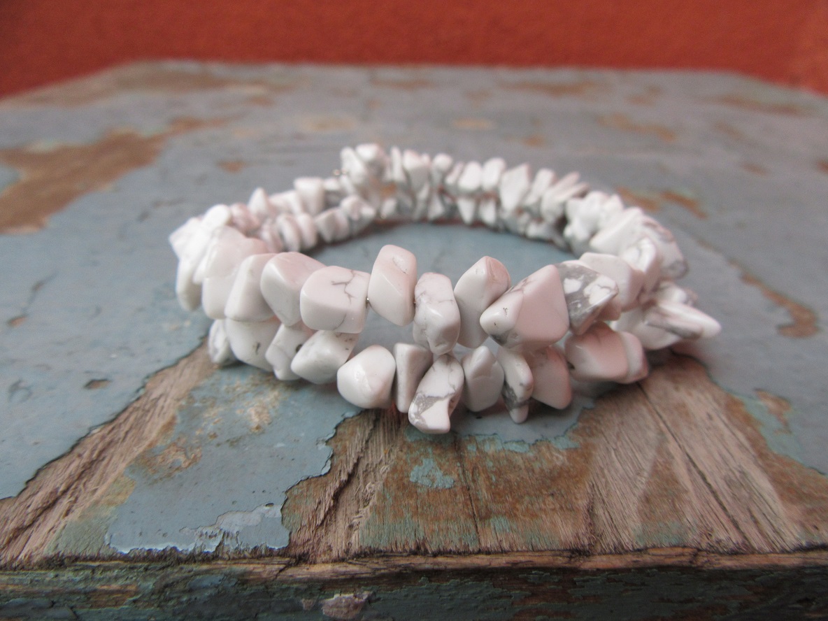 Náramek z magnezitu