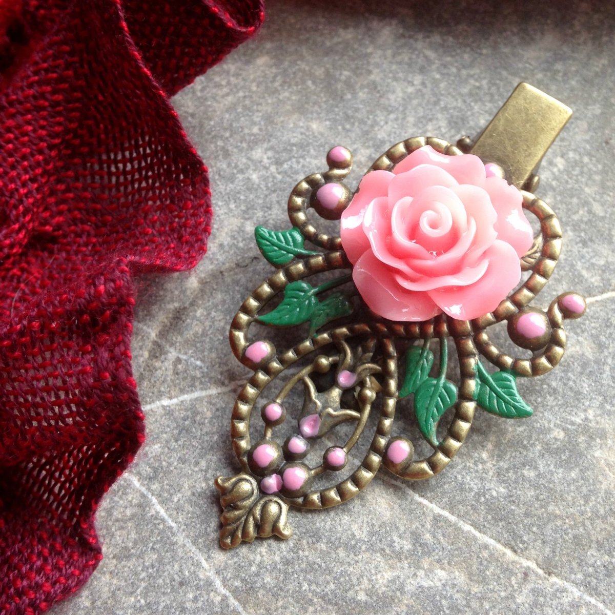 Sponka s růžovou růžičkou