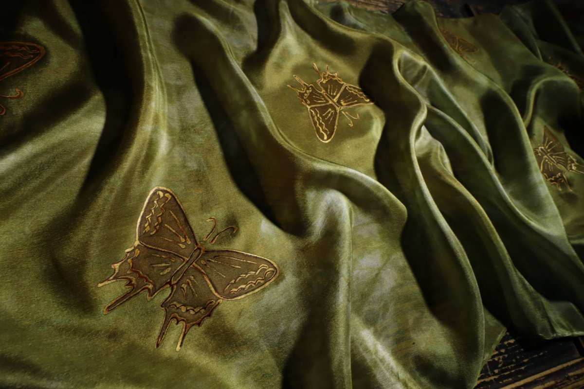 Motýlci - hedvábná šála