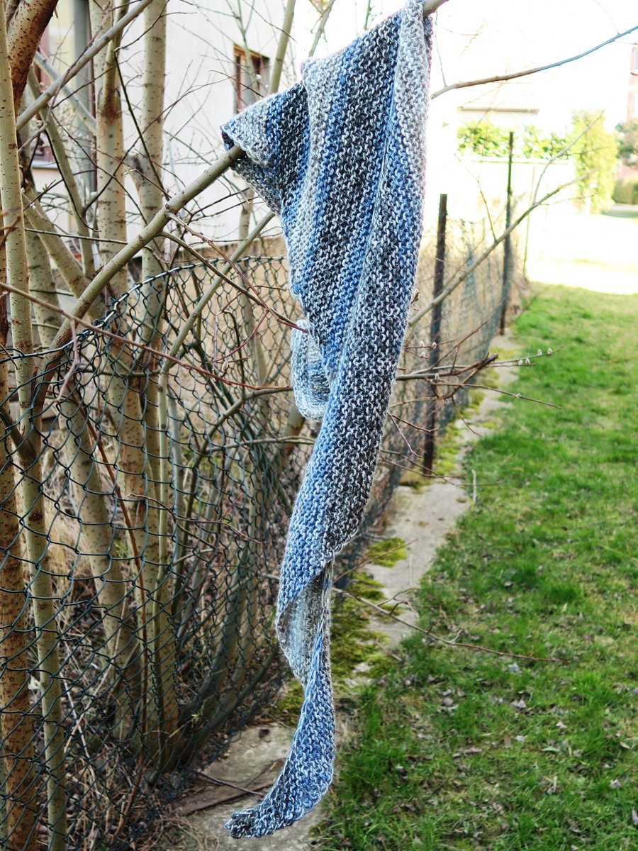 PLETENÝ "POHOTOVOSTNÍ" ŠÁTEK "JEZERNÍ HLADINA