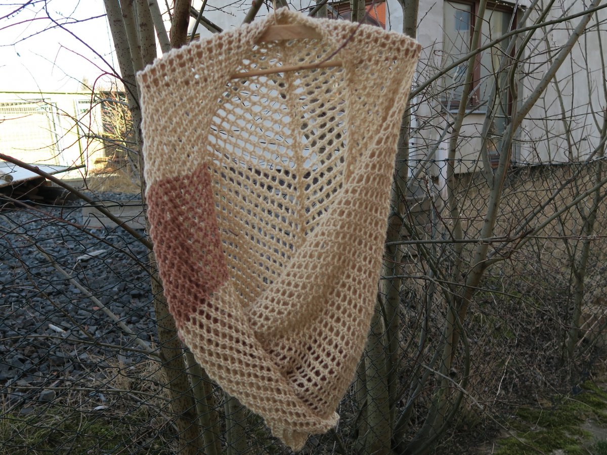 PLÉD/SÍŤ/PONČO NUGÁT SE SKOŘICÍ