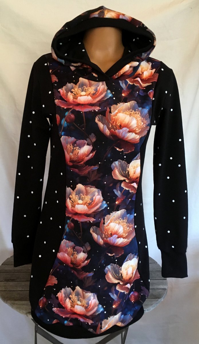 Mikinové šaty s kapucí