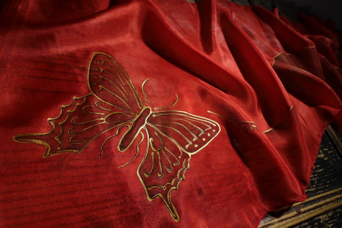 Motýl - hedvábná šála