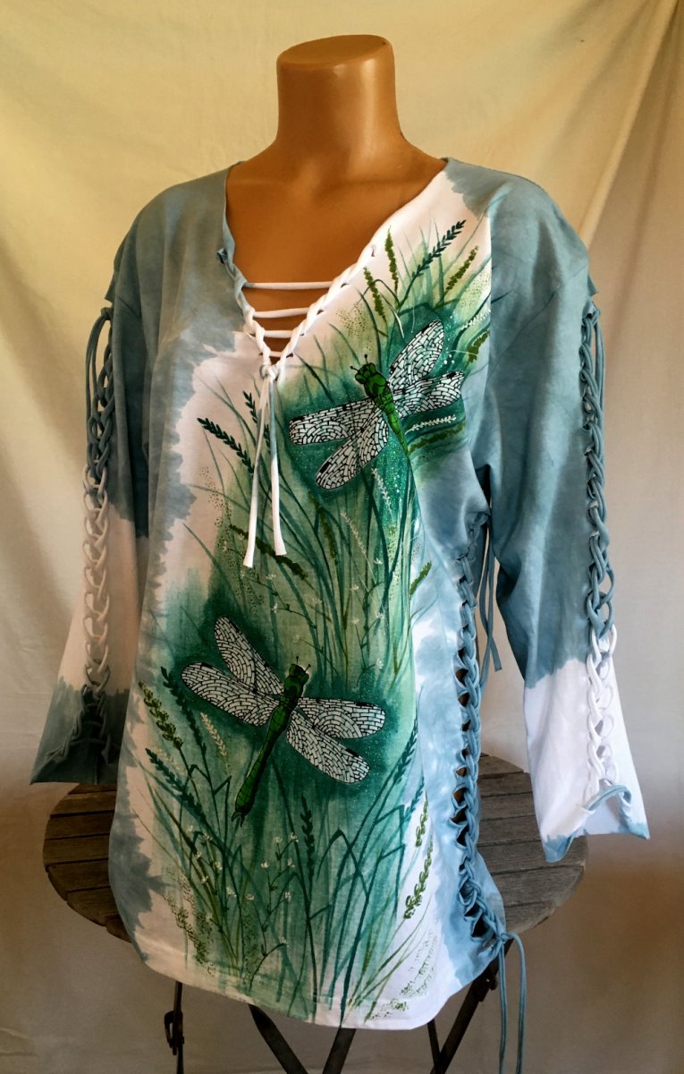 Prostříhané tričko s vážkami