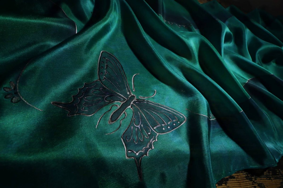 Motýl - hedvábná šála