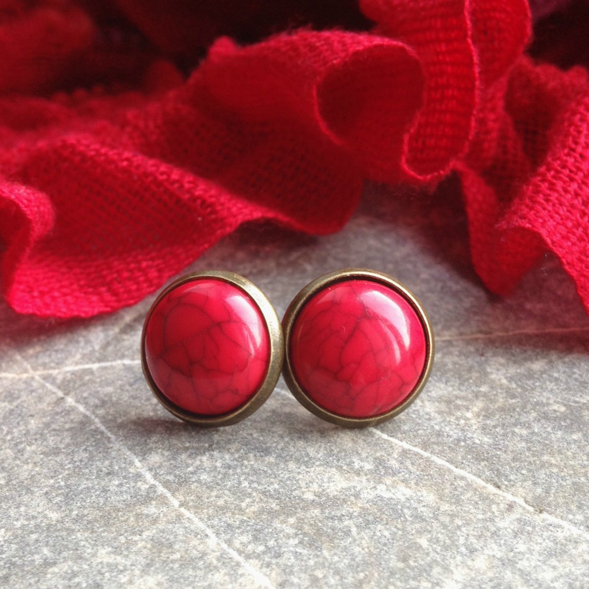 Červené puzety - mosaz