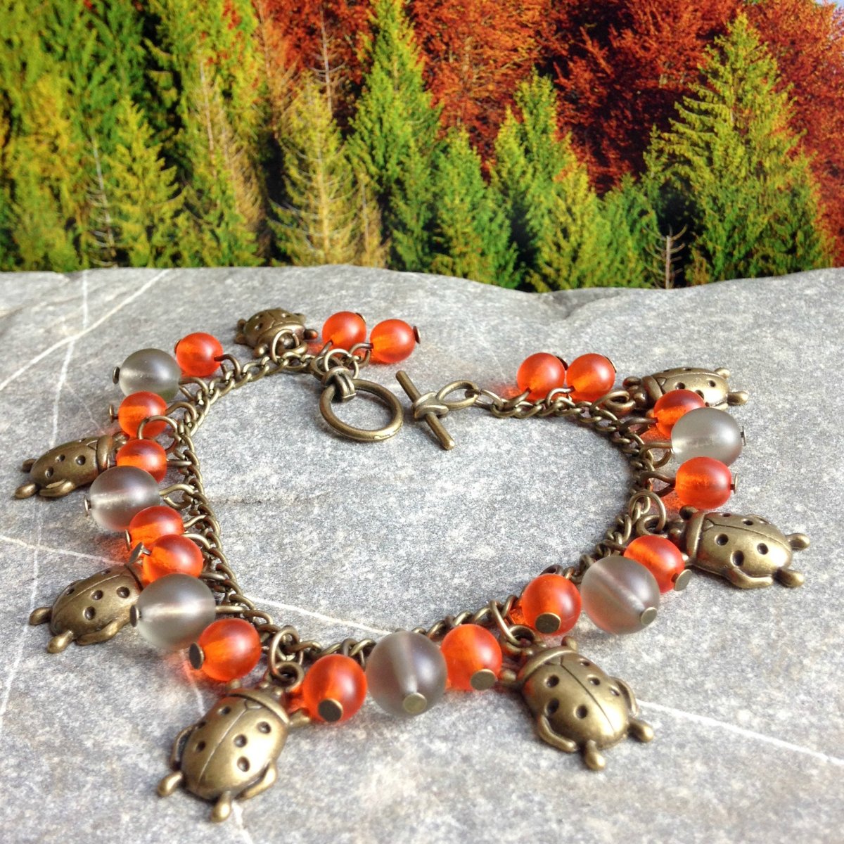 Berušky v jeřabinách