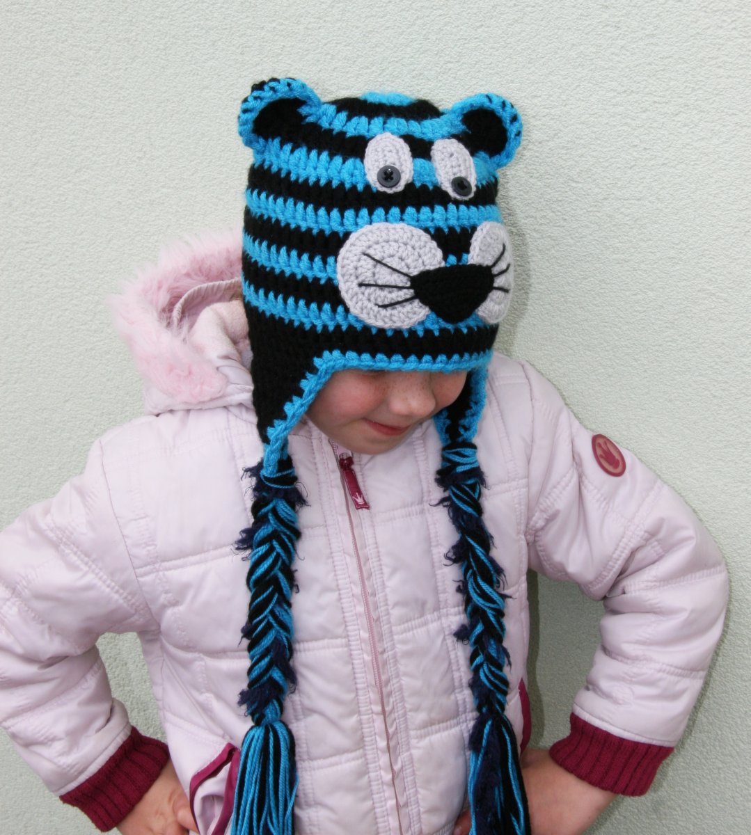 Háčkovaná čepice ušanka TYGR