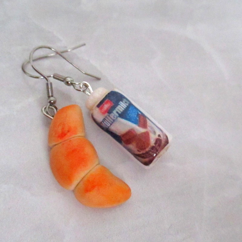 Čokoládové mléko a rohlík