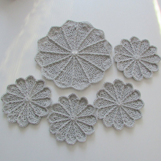 Háčkované prostírání - sada