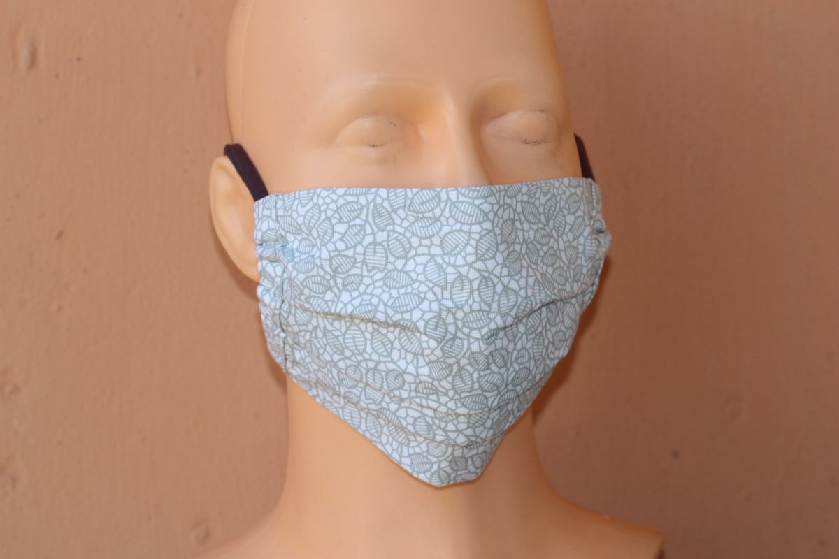 Světlá rouška s lístky