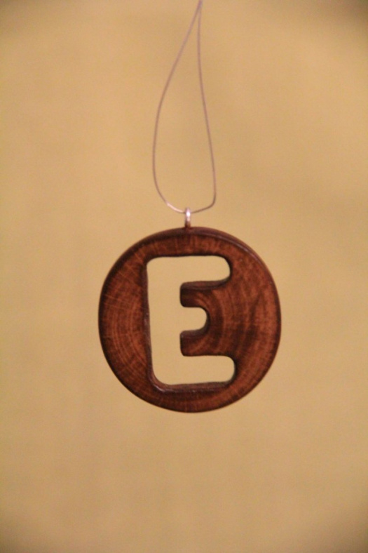 Přívěsek s písmenem "E"