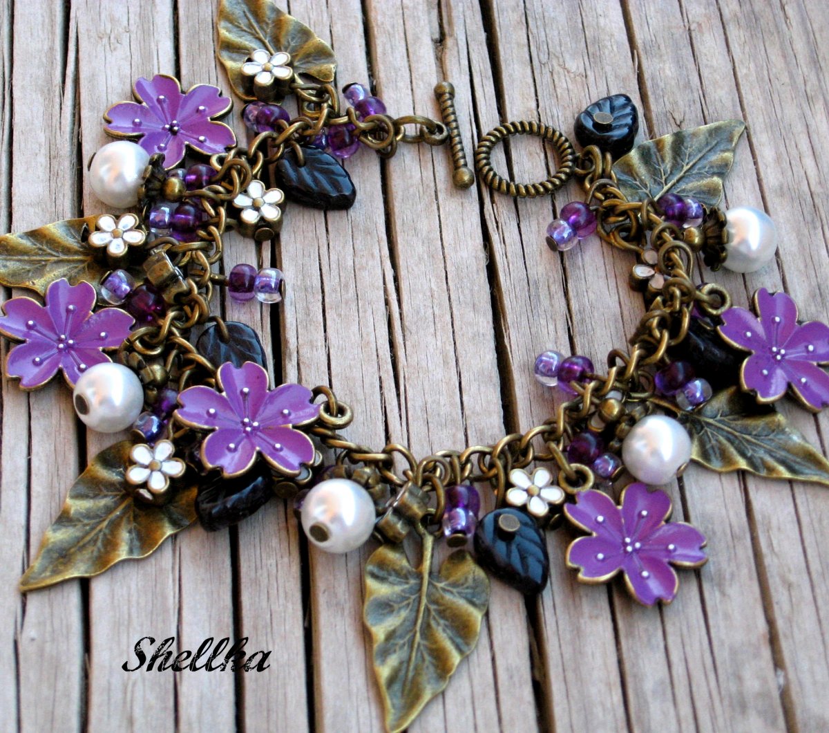 Náramek ,, DELICATE FLOWERS,, tm.fialové