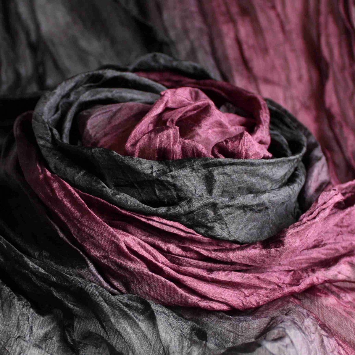 vrapovaná hedvábná šála