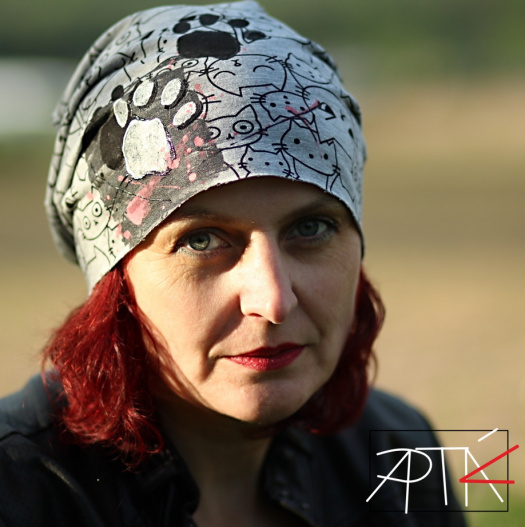 Malovaná čepice "kočičí", volná