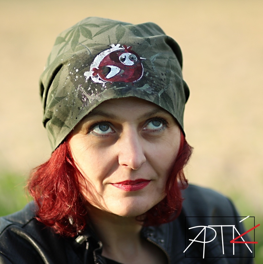 Malovaná čepice "Marijána", volná