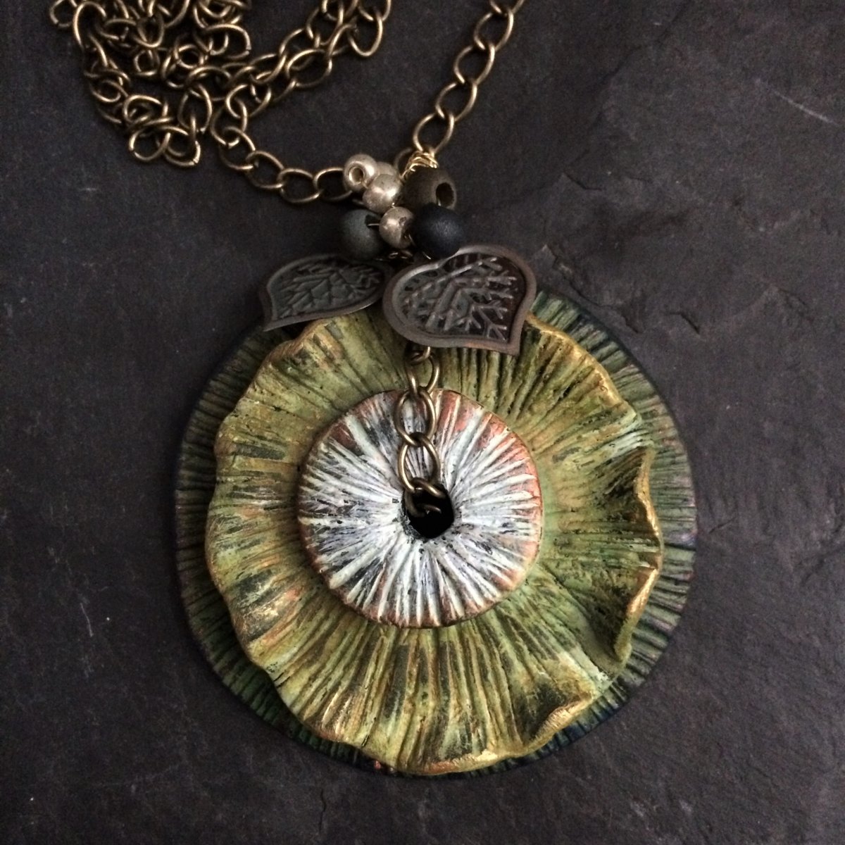 Náhrdelník - Zelený květ