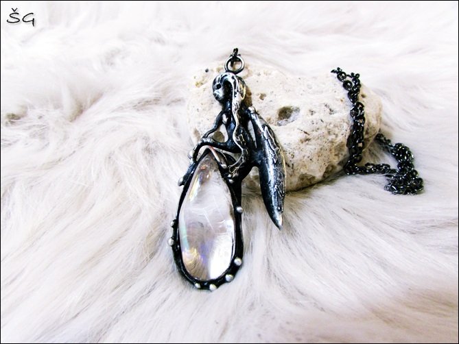 Náhrdelník - křišťál s vílou