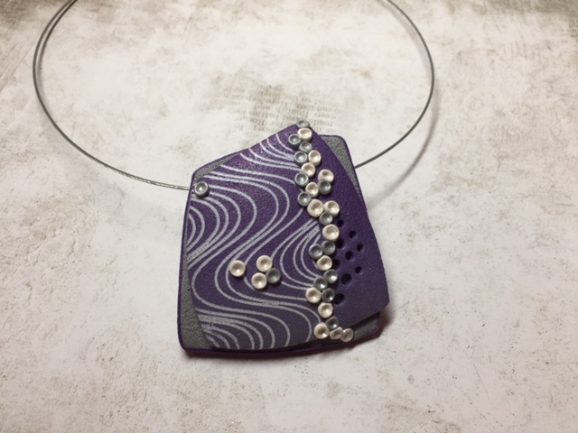 Levandulovo- stříbrný