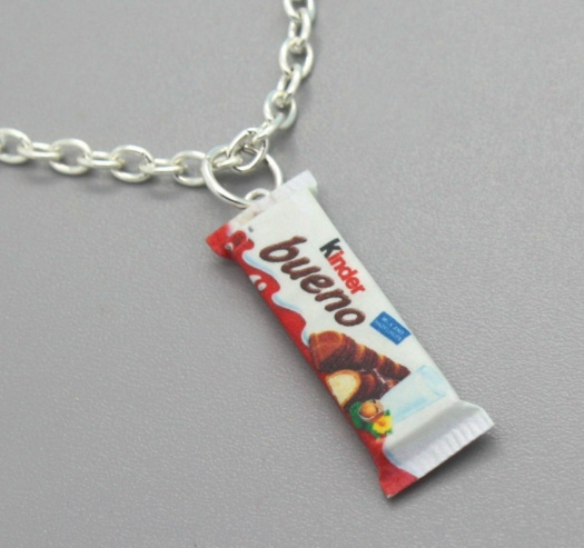 kinder bueno  .. náhrdelník