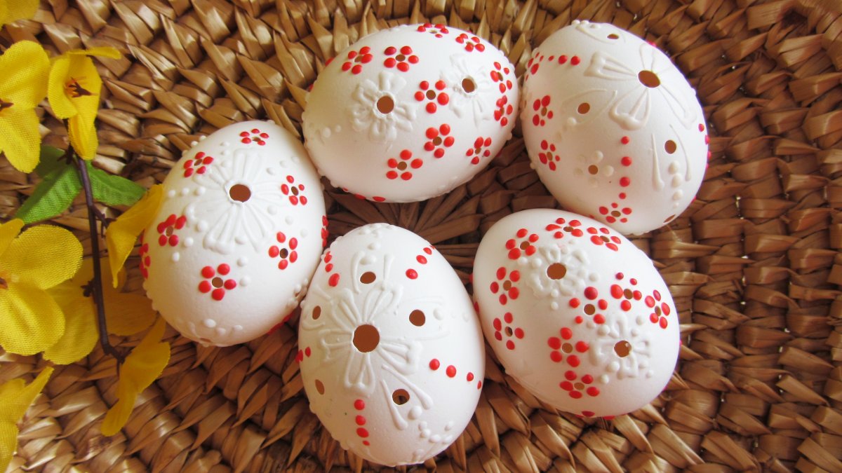 Kraslice - červené kytičky