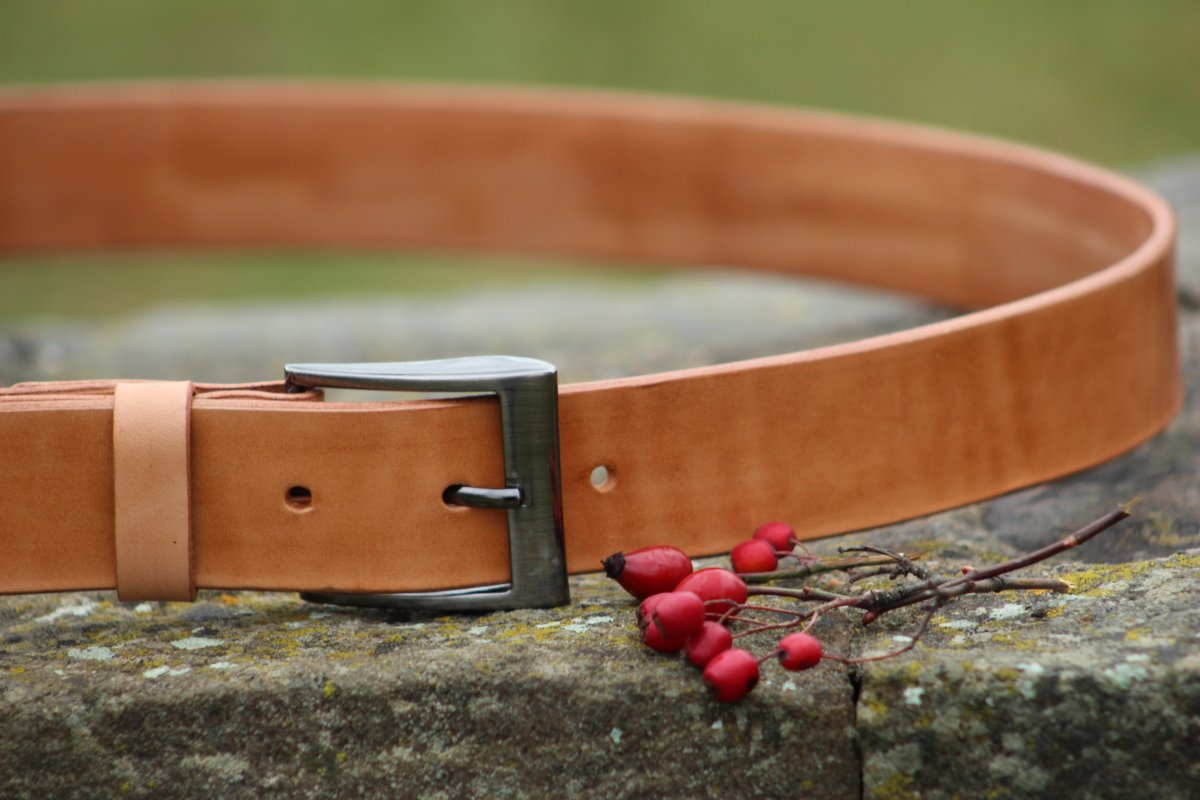 Silný pánský béžový opasek