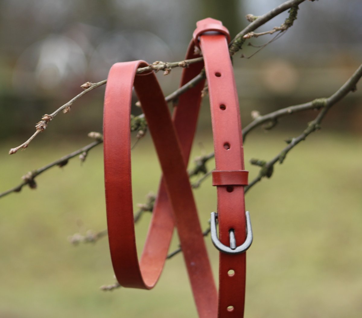 Tenký dámský kožený opasek skořicový