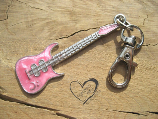 KLÍČENKA - PŘÍVĚSEK - KYTARA RŮŽOVÁ