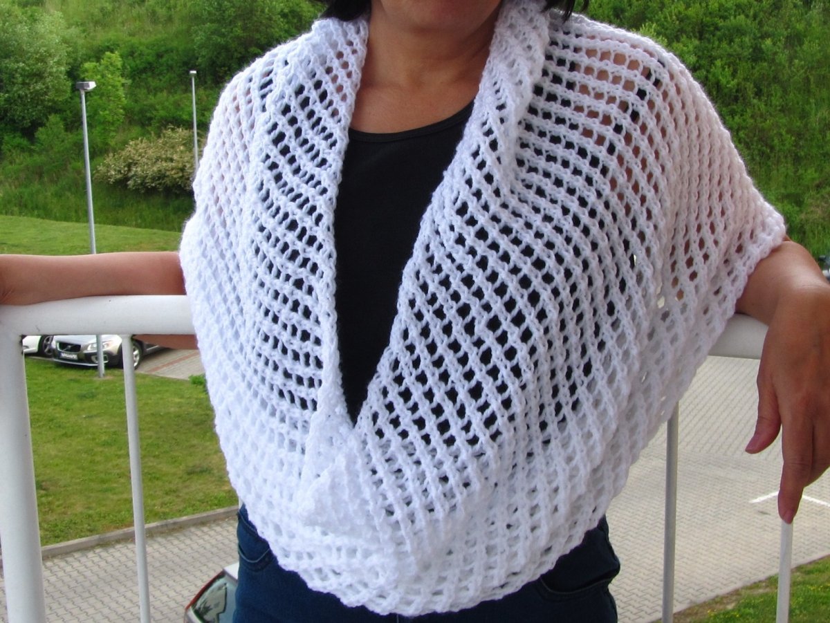 AŽUROVÉ  PONČO/NÁKRČNÍK