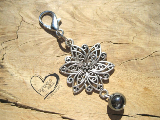 PŘÍVĚSEK - KVĚT S MINERÁLEM HEMATIT