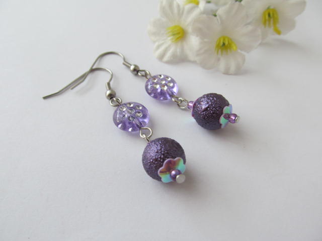 Náušnice: Fialová na chirurgickém háčku 